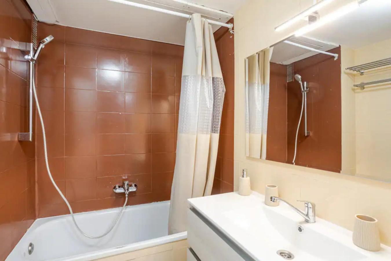 Ideal Family Retreat 5 Minutes From Fenals Apartamento Lloret de Mar